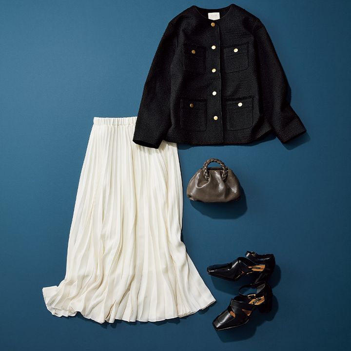 ネットで買えるビーミングの紺のツイードジャケットと白のプリーツスカート