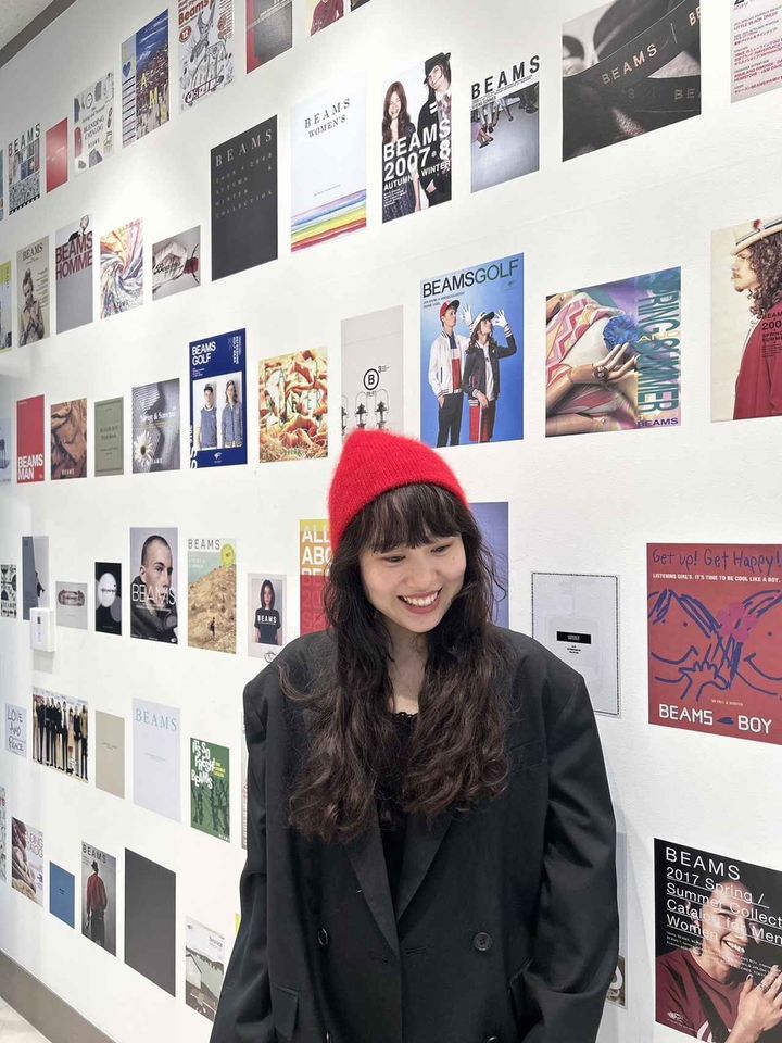 画像: モヘア調のふわふわニット帽があたたかな印象をプラス。ビッグショルダーのジャケットでトレンド感アップ！ 出典：www.beams.co.jp