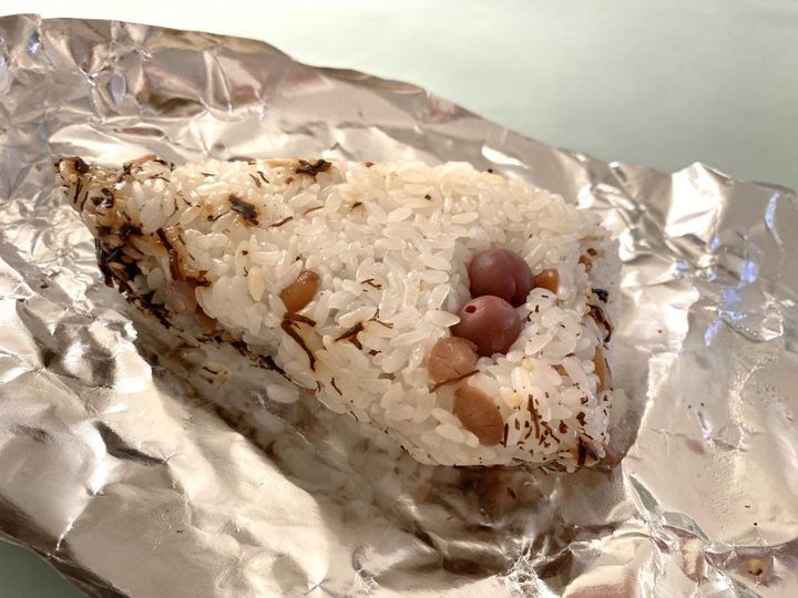 出会ったらラッキー！食べられたら幸せ！大阪名物もちもちおこわ「とん蝶」【旅するデザイナーがおすすめするお土産たち！】