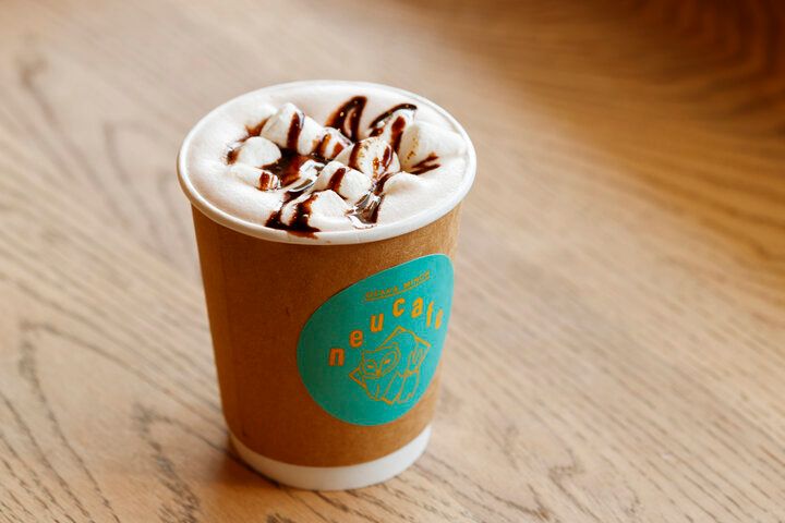 大阪・万博記念公園にある「ノイカフェ 万博入口前店」で名物の焼きたてカステラを♪