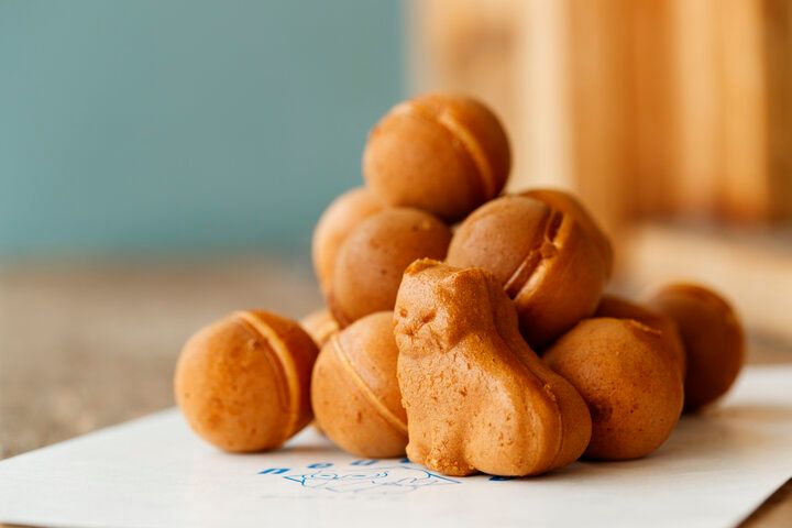 大阪・万博記念公園にある「ノイカフェ 万博入口前店」で名物の焼きたてカステラを♪