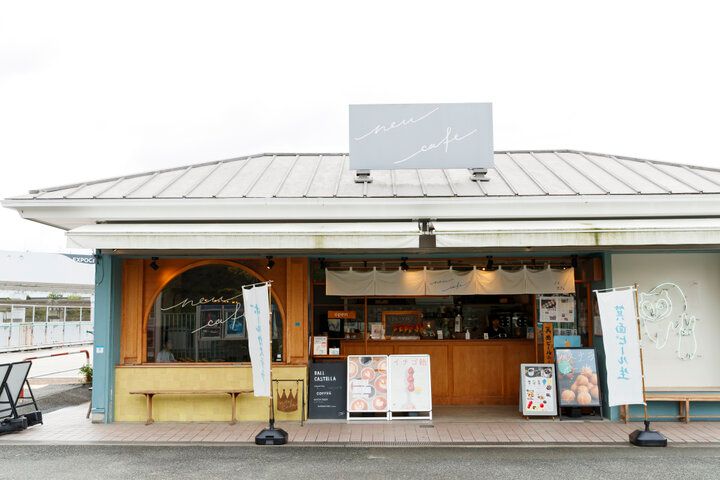 大阪・万博記念公園にある「ノイカフェ 万博入口前店」で名物の焼きたてカステラを♪