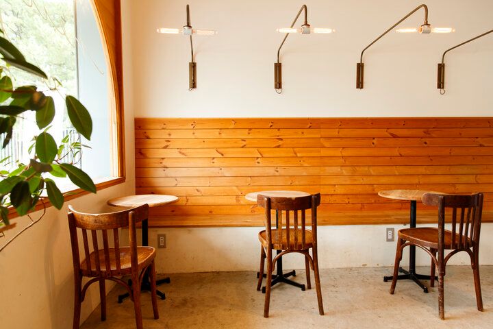 大阪・万博記念公園にある「ノイカフェ 万博入口前店」で名物の焼きたてカステラを♪