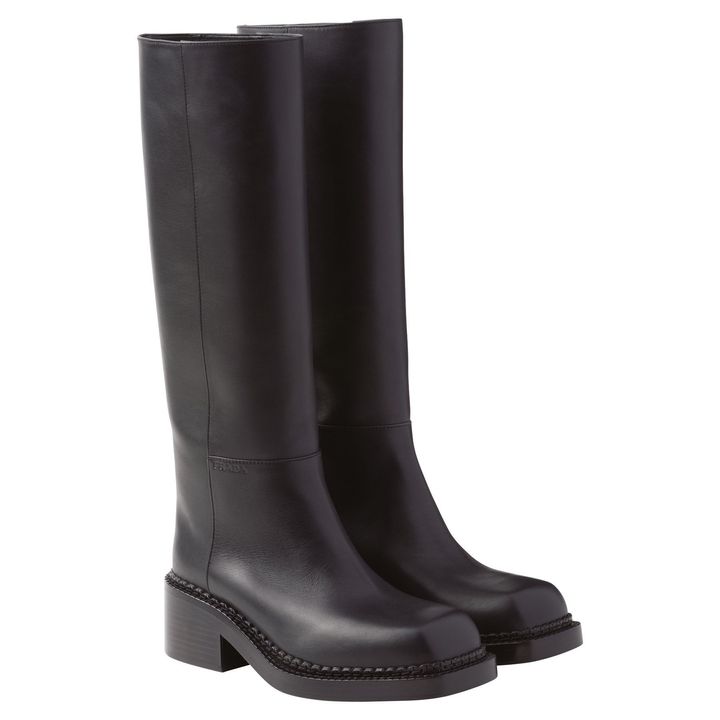 ブーツ ヒール 5.5cm ￥291,500（予定価格）／PRADA（プラダ クライアントサービス）