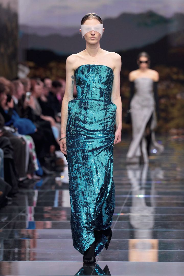 バレンシアガ 2024-25年秋冬コレクション Photo_ Gorunway.com