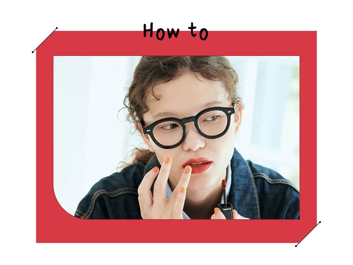 プロが教える究極の時短メイク！時間がない日はメガネと赤リップだけ