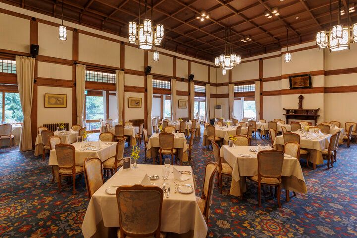 多くの著名人を魅了してきた憧れの「奈良ホテル」で、優雅なティータイムや奈良名物の茶がゆを