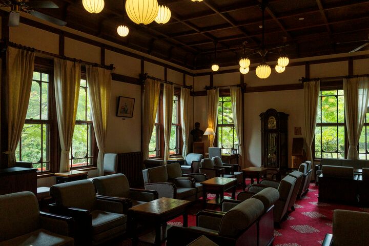 多くの著名人を魅了してきた憧れの「奈良ホテル」で、優雅なティータイムや奈良名物の茶がゆを