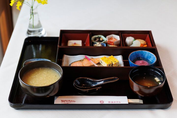 多くの著名人を魅了してきた憧れの「奈良ホテル」で、優雅なティータイムや奈良名物の茶がゆを