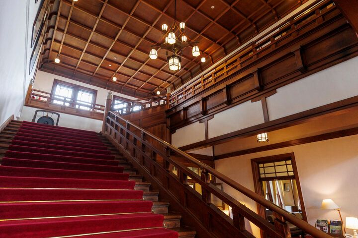 多くの著名人を魅了してきた憧れの「奈良ホテル」で、優雅なティータイムや奈良名物の茶がゆを