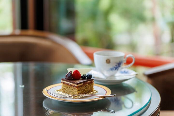 多くの著名人を魅了してきた憧れの「奈良ホテル」で、優雅なティータイムや奈良名物の茶がゆを