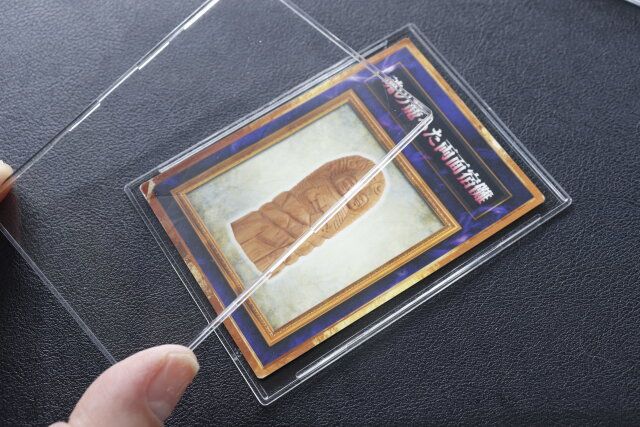 セリアのシンプルなトレカ用薄型カードケース 2P