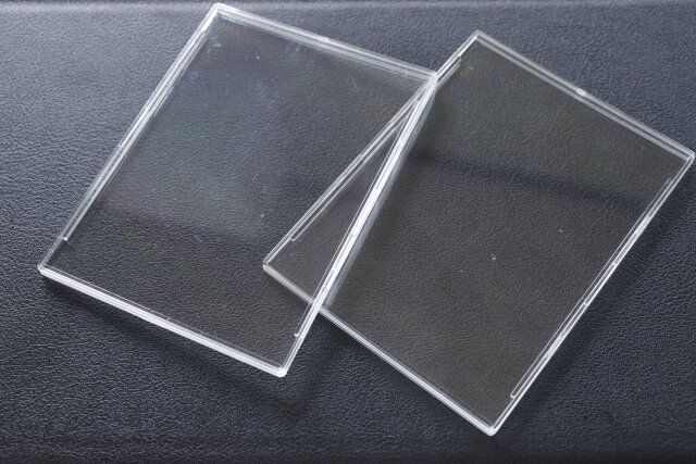 セリアのコスパが良いトレカ用薄型カードケース 2P