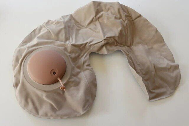 ダイソー 手動プレス式ネックピロー