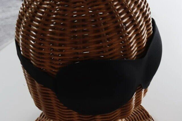 ダイソー 立体型クッションアイマスク 装着