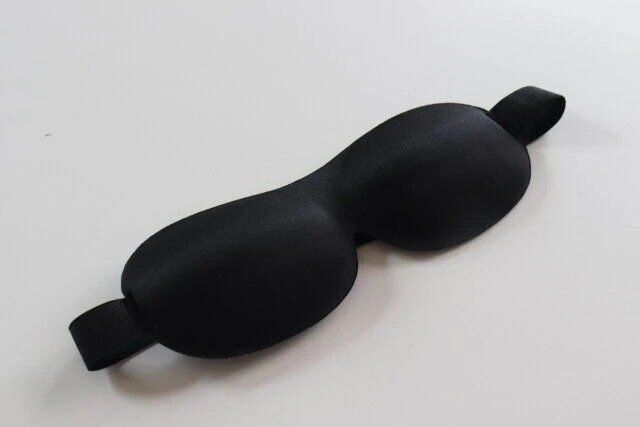 ダイソー 立体型クッションアイマスク