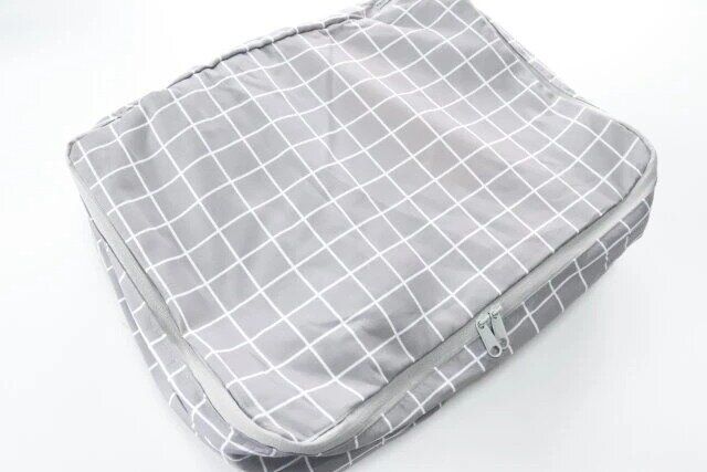 ダイソー マチありトラベル収納ケース（チェック）