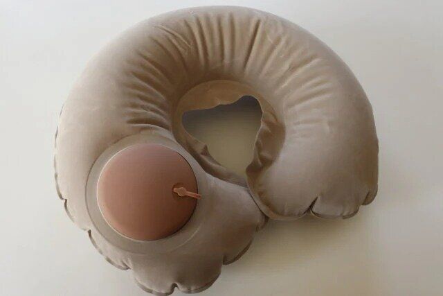 ダイソー 手動プレス式ネックピロー 空気が入った状態