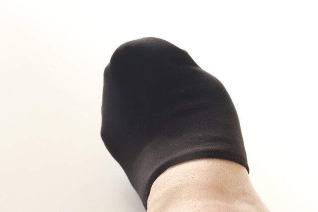 ダイソー 保温つま先カバー（裏起毛） 着用例