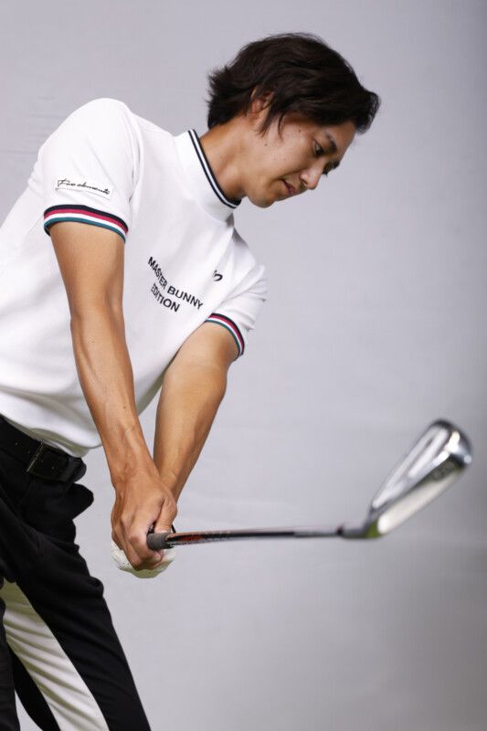 きれいなアドレスをとるコツは？プロのスイングを参考に解説