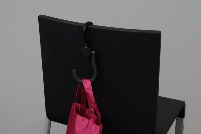 ダイソー たためるフック 椅子の背もたれ