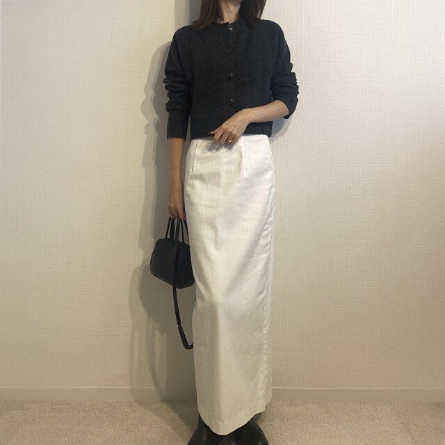 GU パフィータッチクルーネックショートカーディガン タイトスカート合わせ