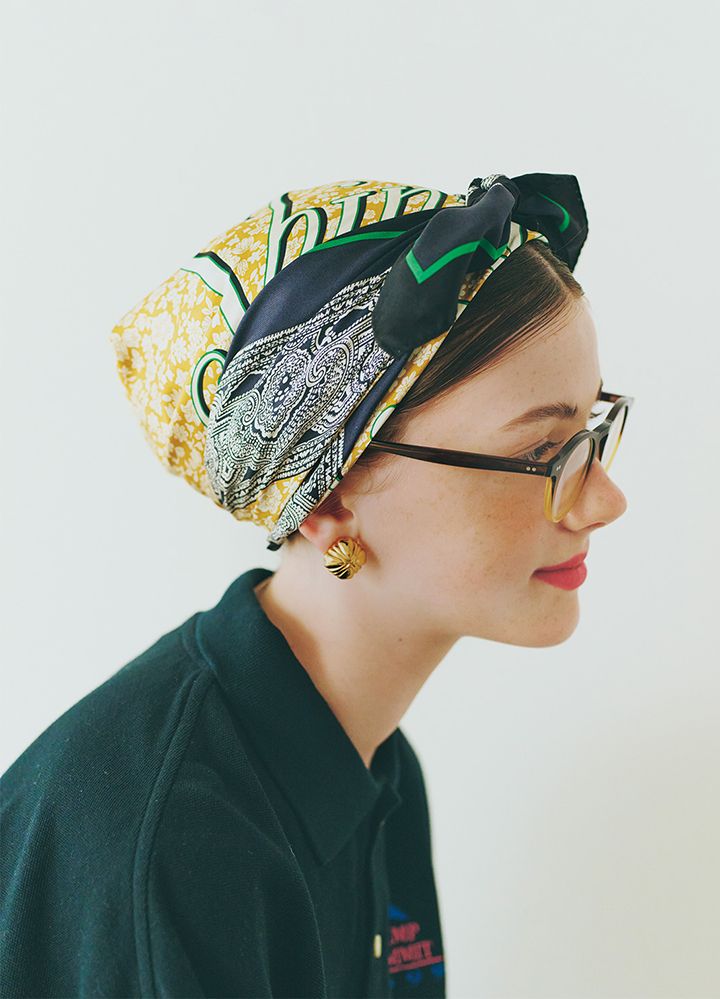 巻くだけでコーデがグッとオシャレに。スカーフやストールの巻き方10選