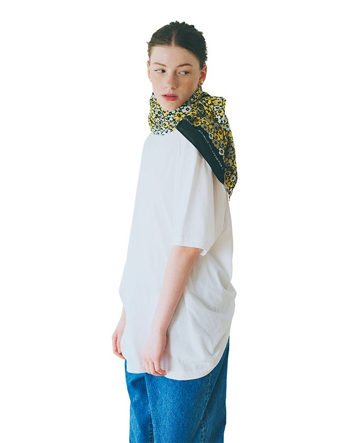 巻くだけでコーデがグッとオシャレに。スカーフやストールの巻き方10選