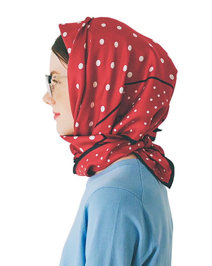 巻くだけでコーデがグッとオシャレに。スカーフやストールの巻き方10選