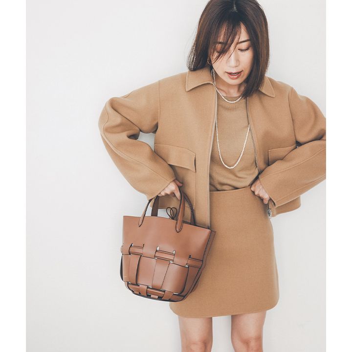 キャメルのミニスカはセットアップ風コーデで大人っぽく