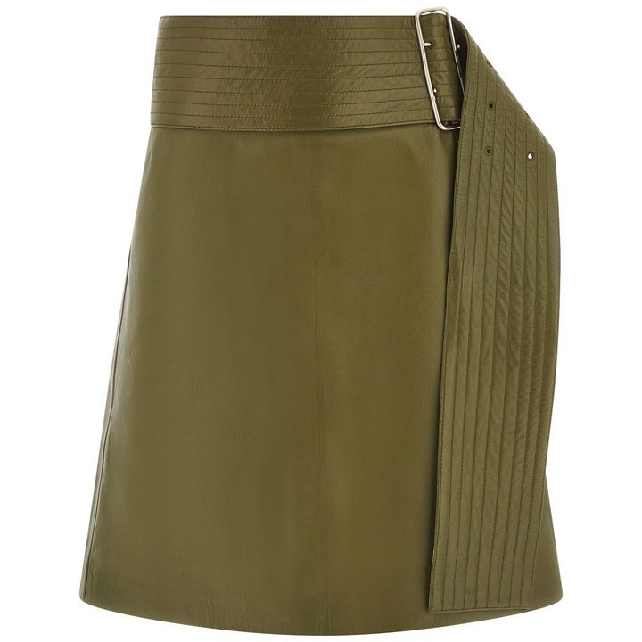 スカート ￥473,000／FERRAGAMO（フェラガモ・ジャパン）