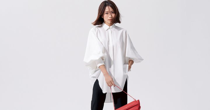 ルフィルのアイロン不要なキレイめブラウスと黒パンツコーデ