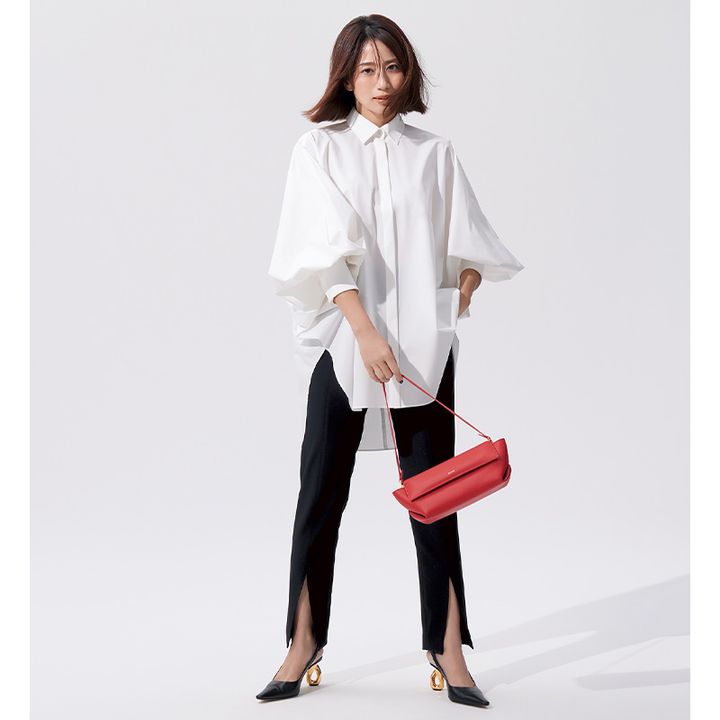 ルフィルのアイロン不要なキレイめブラウスと黒パンツコーデ