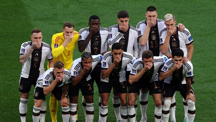 W杯で日本代表に逆転負けしたドイツ、出場選手が試合前の行動を後悔…「選手の仕事は政治的な意見を表明することではない」