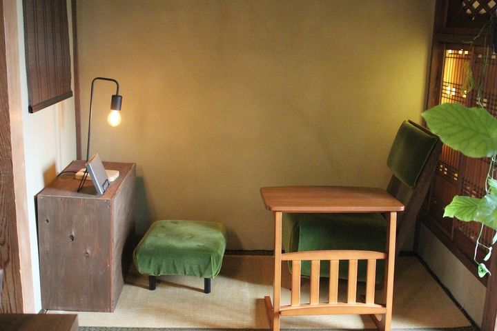 床の間を活用した一人用の座席