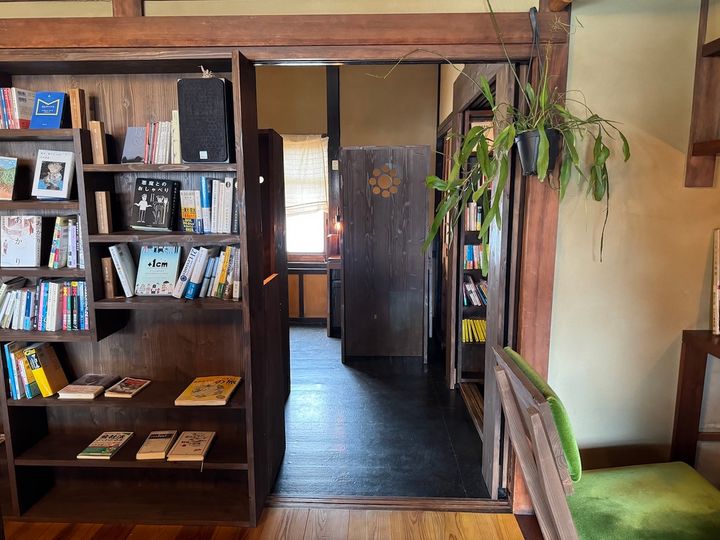 奥のエリアには「おこもり席」が4席