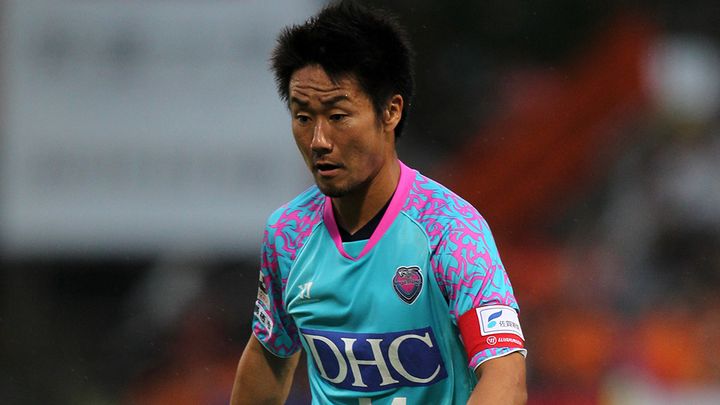 降格クラブの元日本代表が現役引退…元同僚のレジェンドFWは「申し訳ない」と謝罪する