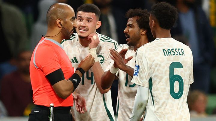 「40億円」指揮官を解任したサウジアラビア、豪州と痛恨ドロー…土壇場でゴールも認められず