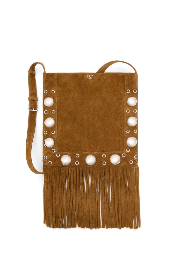 ネルコート スエード フリンジ付きショルダーバッグ 本体H31cm ¥369,600／VALENTINO GARAVANI Photo_ Courtesy of VALENTINO