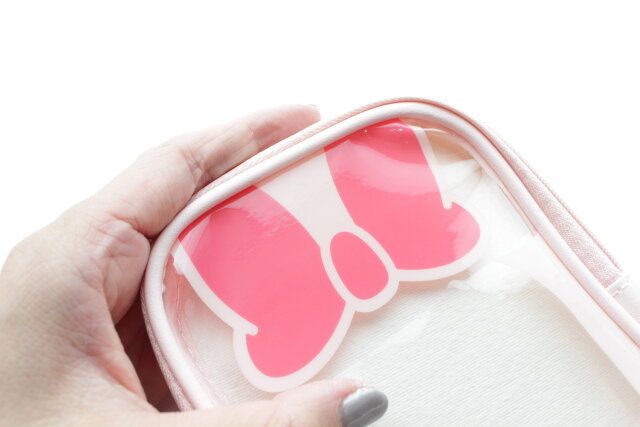 ダイソー バッグチャーム付スクエアポーチ（ミニーアイコン） デザイン