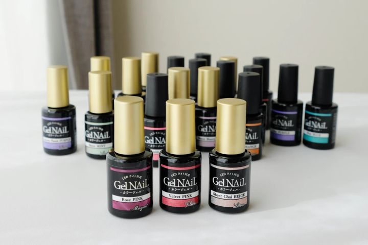 【2024年最新】セリアのジェルネイルほぼ全色徹底比較！ やり方＆イエベ・ブルベのおすすめも_3