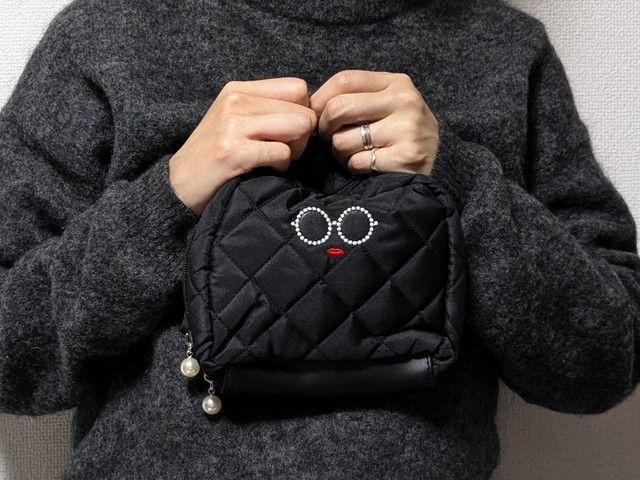 BIGバニティポーチ持ったところ