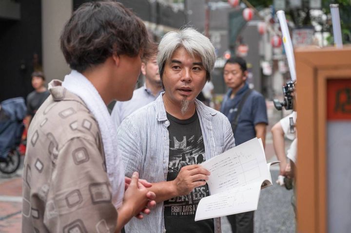 小松幸敏さん 。「孤独のグルメ」シーズン6からプロデューサーとして活躍。「孤独のグルメ」では、「お店も主役」という思いを大切に制作。ベテランと若手、双方への気くばりを欠かさない人柄が、撮影チームの温かな雰囲気をつくり出す。ほかに「○○（作品名入る）」「○○」などを手がける。