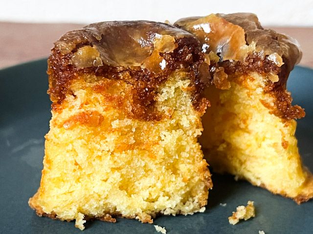 半分に切った「プリンケーキ」