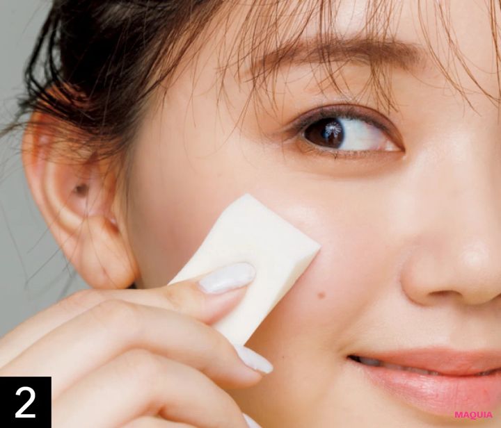 老け見えの原因、げっそり頬には赤チークを。ふわっと染めれば頬高効果バツグン_9