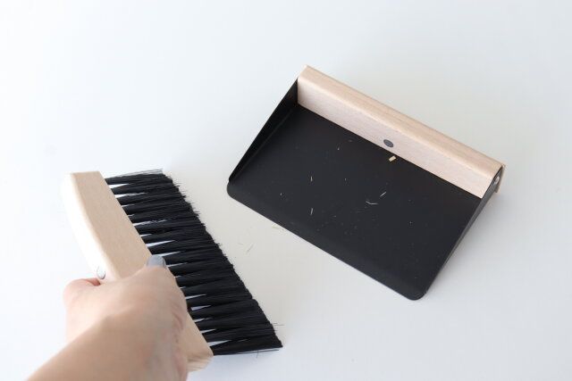 スタンダードプロダクツ ミニ卓上用ちりとりほうきセット 使用例