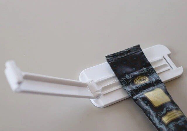 ダイソーのチューブしぼり（バス用マグネット）1