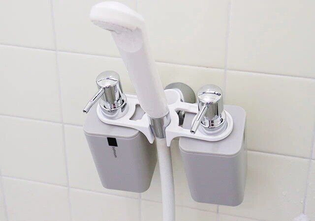 ダイソーのシャワーホルダー ボトルハンガー2