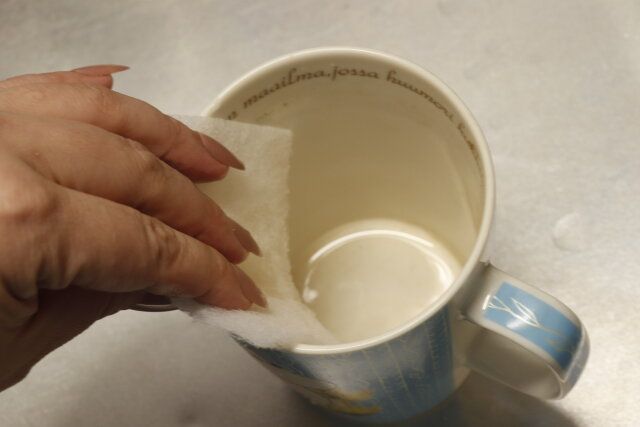 セリア 油汚れ落としクロス・10枚入 使用例 コップ 茶渋