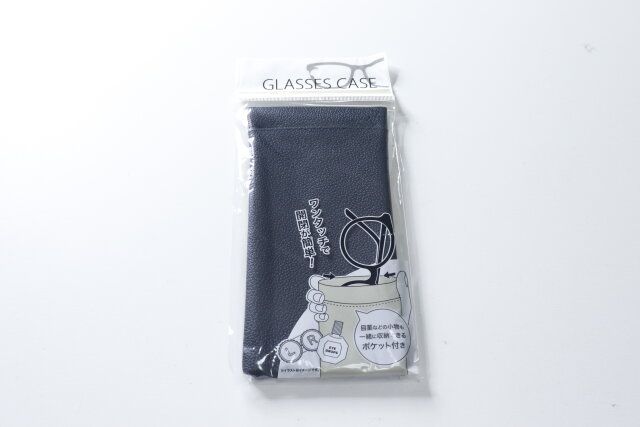 セリアのメガネケース ポケット付 ばね口式 革風のパッケージ